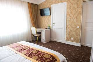 Отель Hotel Grand Aristocrate Dubovtsy Улучшенный двухместный номер с 1 кроватью-1
