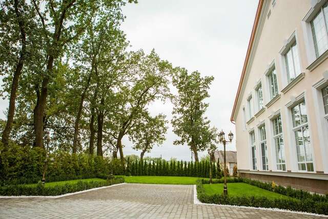 Отель Hotel Grand Aristocrate Dubovtsy-26